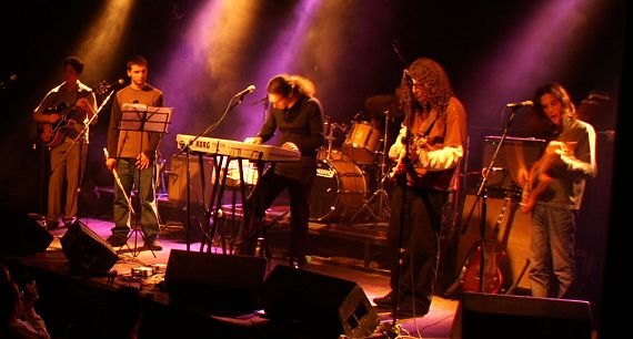 להקת סימפוזיון, מועדון בארבי, ינואר 2006, צילום: גיא טלמור