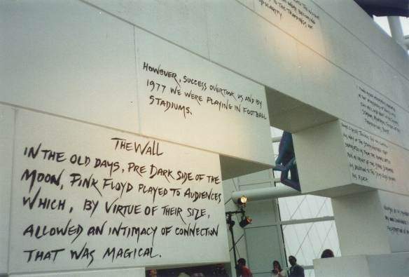 הכתובת היתה על הקיר, ועל החומה